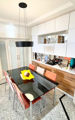 Apartamento à venda com 126m², 3 quartos e 2 vagas Apartamento à venda com 126m², 3 quartos e 2 vagasSala