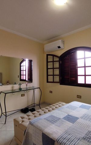 Casa à venda com 175m², 3 quartos e 2 vagasQuarto