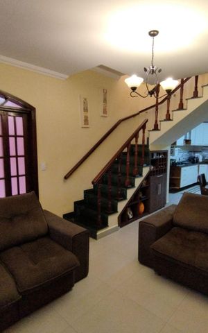 Casa à venda com 175m², 3 quartos e 2 vagasSala