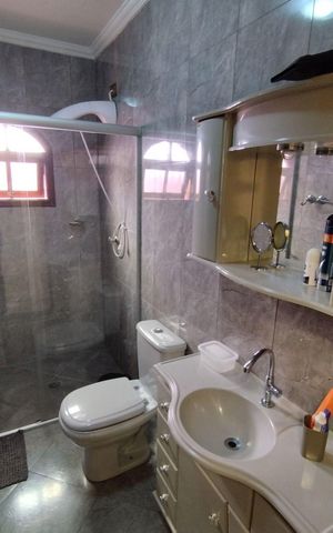 Casa à venda com 175m², 3 quartos e 2 vagasBanheiro