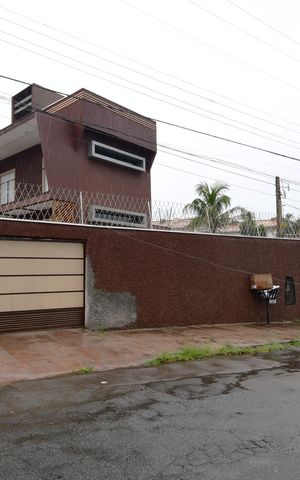Casa de condomínio à venda com 84m², 2 quartos e 2 vagasFachada