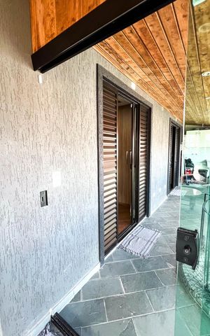 Casa à venda com 324m², 4 quartos e 4 vagas Casa à venda com 324m², 4 quartos e 4 vagasÁrea Comum