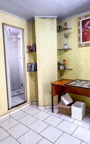 Casa à venda com 324m², 4 quartos e 4 vagas Casa à venda com 324m², 4 quartos e 4 vagasÁrea Comum