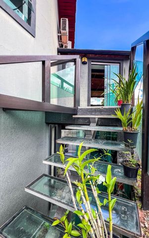 Casa à venda com 324m², 4 quartos e 4 vagas Casa à venda com 324m², 4 quartos e 4 vagasÁrea Comum