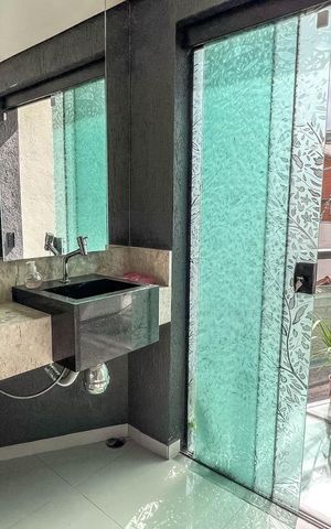 Casa à venda com 324m², 4 quartos e 4 vagas Casa à venda com 324m², 4 quartos e 4 vagasÁrea Comum