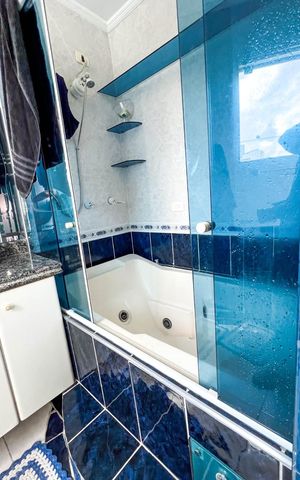 Casa à venda com 324m², 4 quartos e 4 vagas Casa à venda com 324m², 4 quartos e 4 vagasBanheiro