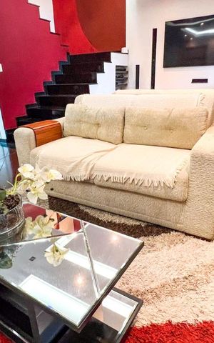 Casa à venda com 324m², 4 quartos e 4 vagas Casa à venda com 324m², 4 quartos e 4 vagasSala