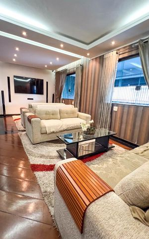 Casa à venda com 324m², 4 quartos e 4 vagas Casa à venda com 324m², 4 quartos e 4 vagasSala