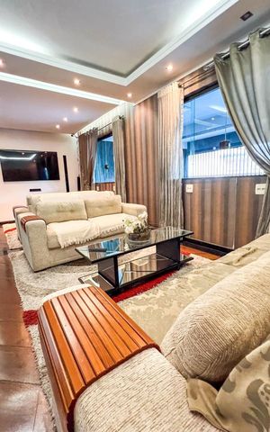 Casa à venda com 324m², 4 quartos e 4 vagas Casa à venda com 324m², 4 quartos e 4 vagasSala