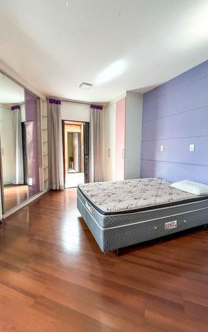 Casa à venda com 324m², 4 quartos e 4 vagas Casa à venda com 324m², 4 quartos e 4 vagasQuarto