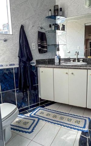 Casa à venda com 324m², 4 quartos e 4 vagas Casa à venda com 324m², 4 quartos e 4 vagasBanheiro