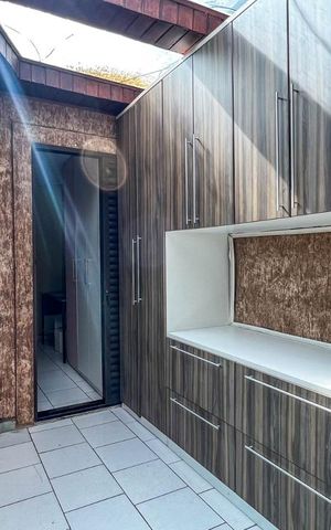 Casa à venda com 324m², 4 quartos e 4 vagas Casa à venda com 324m², 4 quartos e 4 vagasÁrea Comum