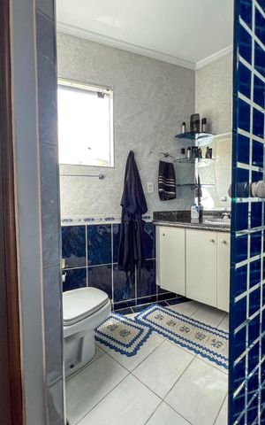Casa à venda com 324m², 4 quartos e 4 vagas Casa à venda com 324m², 4 quartos e 4 vagasBanheiro