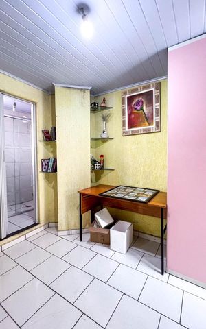 Casa à venda com 324m², 4 quartos e 4 vagas Casa à venda com 324m², 4 quartos e 4 vagasÁrea Comum