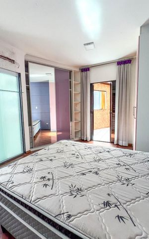 Casa à venda com 324m², 4 quartos e 4 vagas Casa à venda com 324m², 4 quartos e 4 vagasQuarto