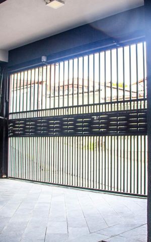Casa à venda com 324m², 4 quartos e 4 vagas Casa à venda com 324m², 4 quartos e 4 vagasGaragem