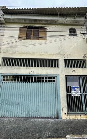 Casa à venda com 120m², 4 quartos e 2 vagas Casa à venda com 120m², 4 quartos e 2 vagasFachada + Placa