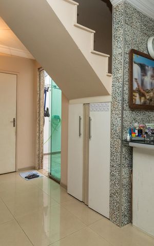 Casa à venda com 155m², 4 quartos e 3 vagas Casa à venda com 155m², 4 quartos e 3 vagasSala