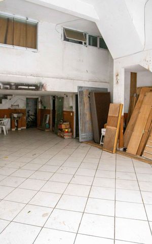Casa à venda com 290m², 2 quartos e 7 vagasGaragem
