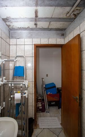 Casa à venda com 290m², 2 quartos e 7 vagasBanheiro Social Casa 1