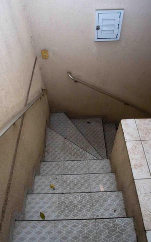 Casa à venda com 290m², 2 quartos e 7 vagasEscada