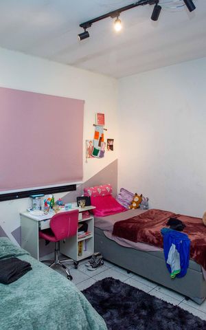 Casa à venda com 290m², 2 quartos e 7 vagasQuarto Casa 2