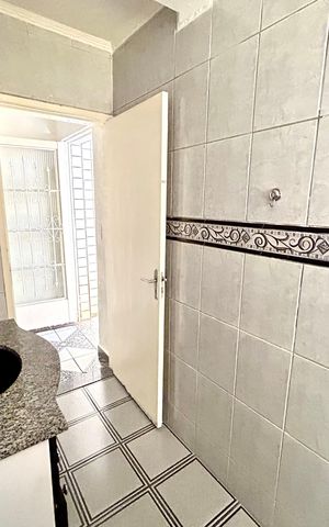 Casa à venda com 180m², 3 quartos e 2 vagas Casa à venda com 180m², 3 quartos e 2 vagasBanheiro 2