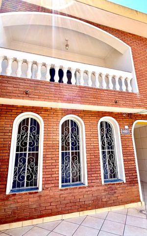 Casa à venda com 180m², 3 quartos e 2 vagas Casa à venda com 180m², 3 quartos e 2 vagasGaragem