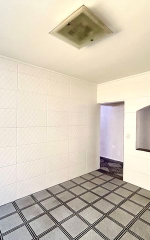 Casa à venda com 180m², 3 quartos e 2 vagas Casa à venda com 180m², 3 quartos e 2 vagasCozinha