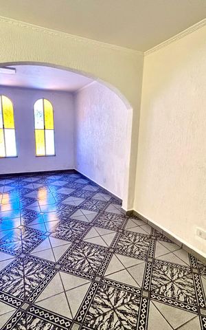 Casa à venda com 180m², 3 quartos e 2 vagas Casa à venda com 180m², 3 quartos e 2 vagasSala