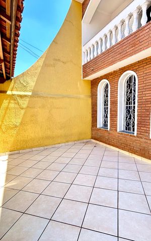 Casa à venda com 180m², 3 quartos e 2 vagas Casa à venda com 180m², 3 quartos e 2 vagasGaragem