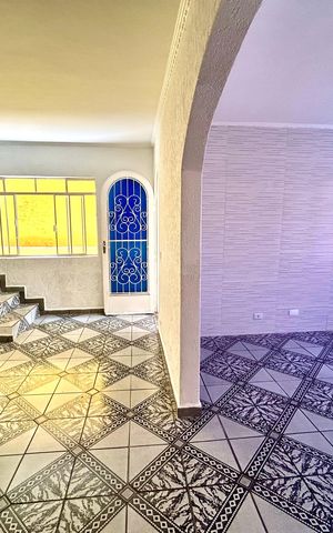 Casa à venda com 180m², 3 quartos e 2 vagas Casa à venda com 180m², 3 quartos e 2 vagasSala