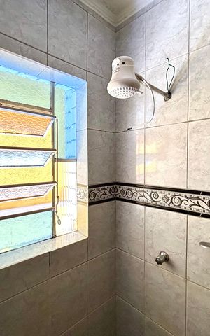 Casa à venda com 180m², 3 quartos e 2 vagas Casa à venda com 180m², 3 quartos e 2 vagasBanheiro 2