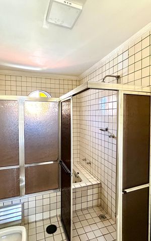 Casa à venda com 180m², 3 quartos e 2 vagas Casa à venda com 180m², 3 quartos e 2 vagasBanheiro da Suíte