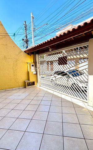 Casa à venda com 180m², 3 quartos e 2 vagas Casa à venda com 180m², 3 quartos e 2 vagasGaragem