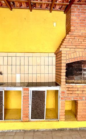 Casa à venda com 180m², 3 quartos e 2 vagas Casa à venda com 180m², 3 quartos e 2 vagasÁrea de Serviço