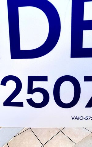 Casa à venda com 180m², 3 quartos e 2 vagas Casa à venda com 180m², 3 quartos e 2 vagasCódigo da placa VAIO-573