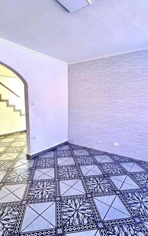 Casa à venda com 180m², 3 quartos e 2 vagas Casa à venda com 180m², 3 quartos e 2 vagasSala