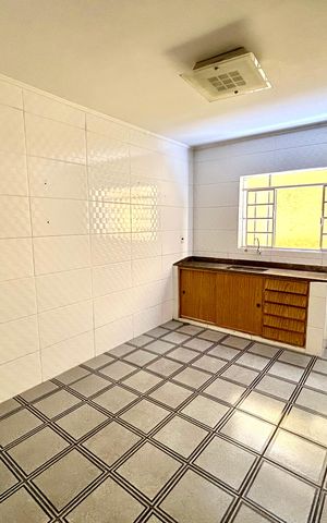 Casa à venda com 180m², 3 quartos e 2 vagas Casa à venda com 180m², 3 quartos e 2 vagasCozinha