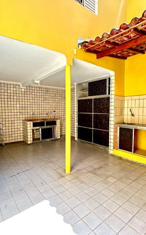 Casa à venda com 180m², 3 quartos e 2 vagas Casa à venda com 180m², 3 quartos e 2 vagasÁrea de Serviço