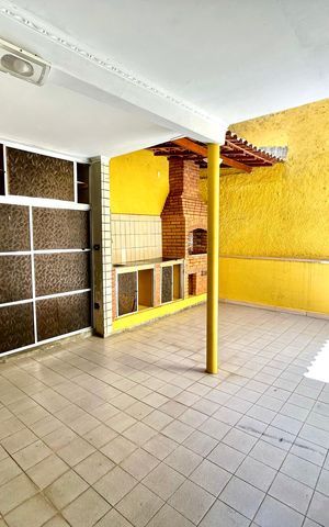 Casa à venda com 180m², 3 quartos e 2 vagas Casa à venda com 180m², 3 quartos e 2 vagasÁrea de Serviço