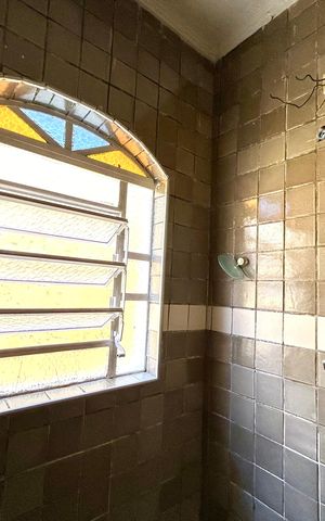 Casa à venda com 180m², 3 quartos e 2 vagas Casa à venda com 180m², 3 quartos e 2 vagasBanheiro 1