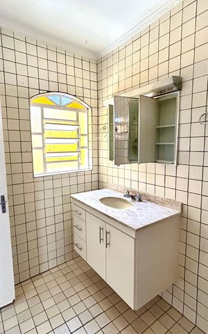Casa à venda com 180m², 3 quartos e 2 vagas Casa à venda com 180m², 3 quartos e 2 vagasBanheiro da Suíte
