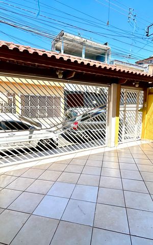 Casa à venda com 180m², 3 quartos e 2 vagas Casa à venda com 180m², 3 quartos e 2 vagasGaragem
