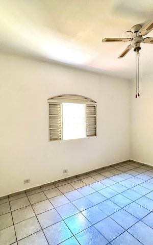 Casa à venda com 180m², 3 quartos e 2 vagas Casa à venda com 180m², 3 quartos e 2 vagasQuarto 2