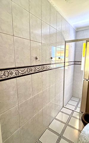 Casa à venda com 180m², 3 quartos e 2 vagas Casa à venda com 180m², 3 quartos e 2 vagasBanheiro 2