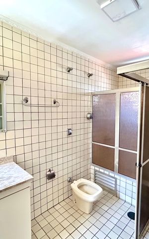 Casa à venda com 180m², 3 quartos e 2 vagas Casa à venda com 180m², 3 quartos e 2 vagasBanheiro da Suíte