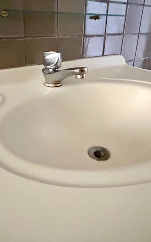 Casa à venda com 180m², 3 quartos e 2 vagas Casa à venda com 180m², 3 quartos e 2 vagasBanheiro 1