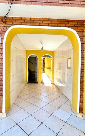 Casa à venda com 180m², 3 quartos e 2 vagas Casa à venda com 180m², 3 quartos e 2 vagasGaragem