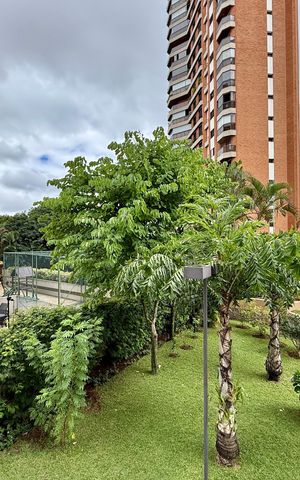 Apartamento à venda com 155m², 3 quartos e 3 vagas Apartamento à venda com 155m², 3 quartos e 3 vagasVista